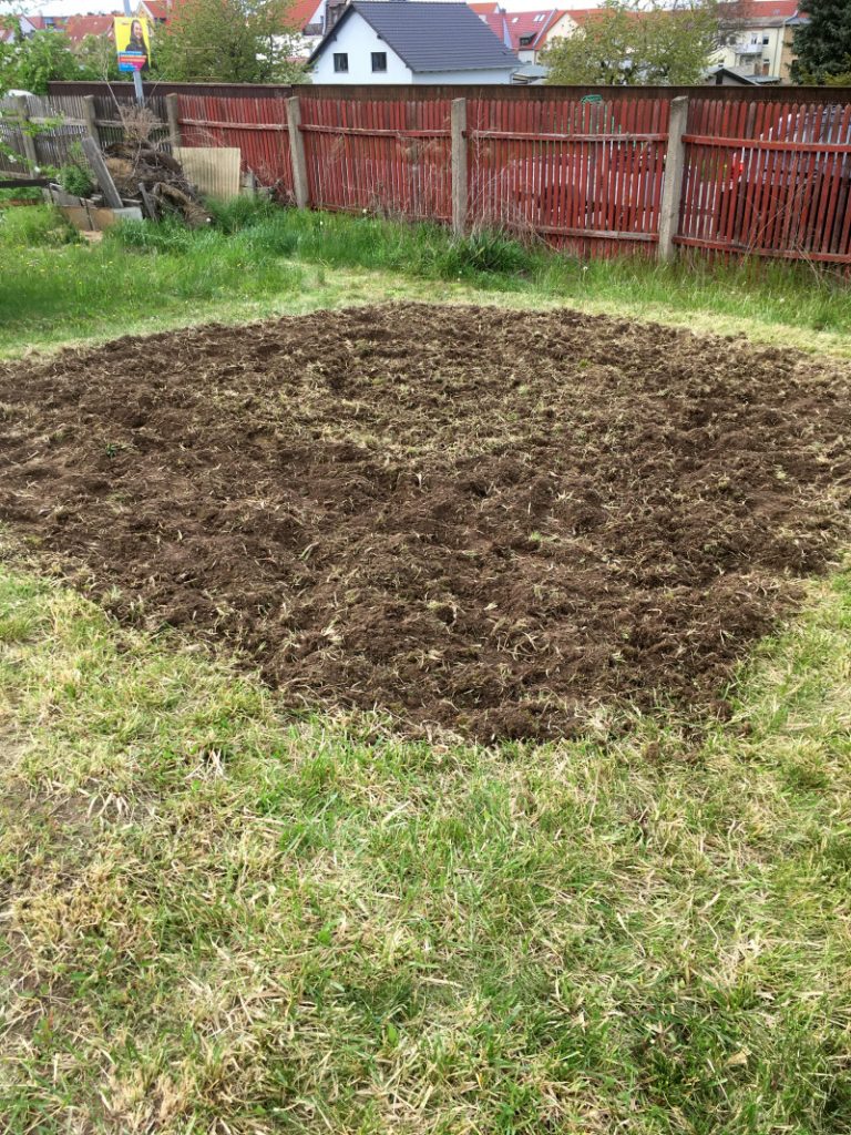 Gartenarbeit Feld umgegraben